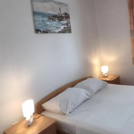 Dubravko Apartment *